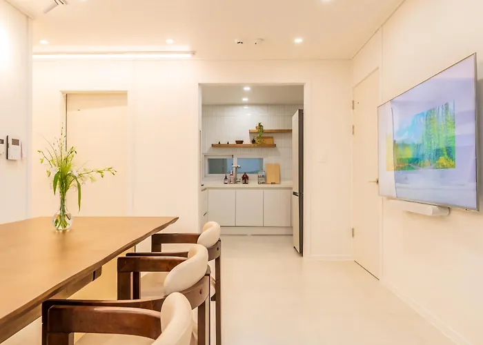 Villa Mineheal Stay- Private Entire House In - Near Ehwa, Sinchon, Hongdae Station *